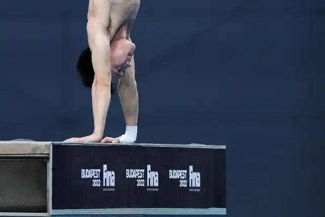 游泳世锦赛5跳水杨健杨昊晋级男子10米台半决赛