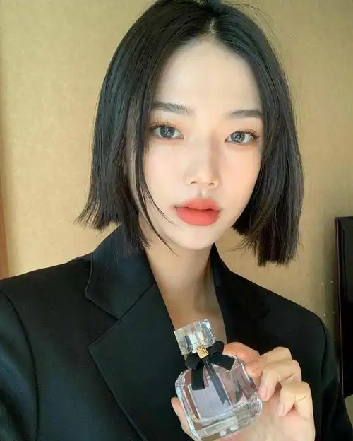 发量少短发发型(发量少的女生建议发型)