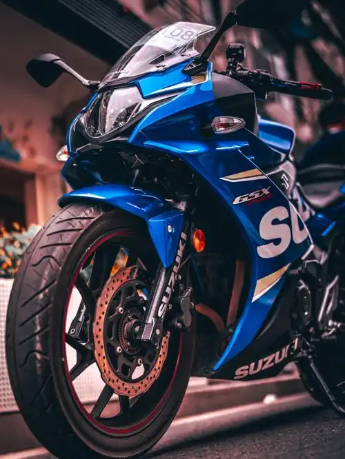 有人买了新的摩托车选了铃木蓝色很配的主人肯定特别开心#铃木gsx250