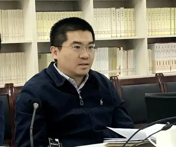 区委副书记,政法委书记范志斌,副区长刘阳青陪同.