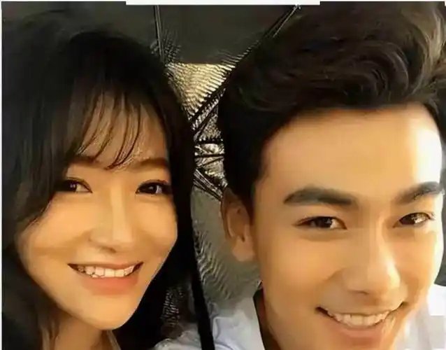 原来50岁的陈紫涵和老公戴向宇并不是丁克,她曾三年做12次试管,打了