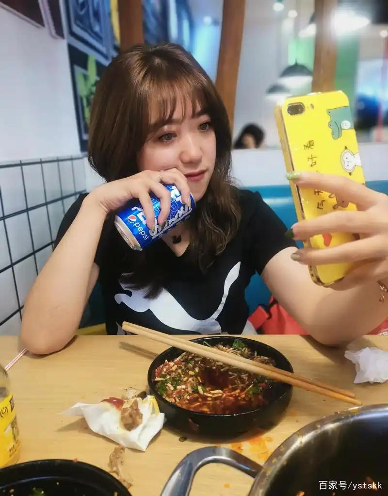 大家的日常生活发朋友圈一套照片是哪里找的 素材 女生 男生