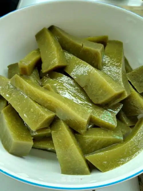 商贩说是斑鸠豆腐.说是斑鸠吃的叶子做的_伊人°的笔记_美食天下