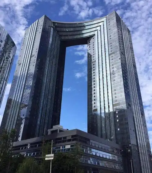 成都的新世纪环球中心(巨"笋"!成都新地标设计被网友说像蟑螂?