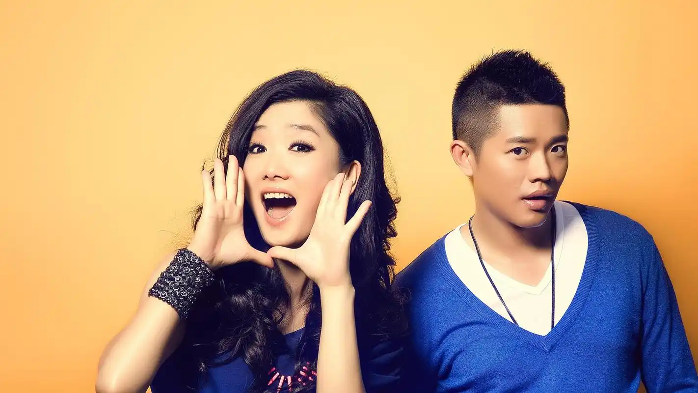 p>凤凰传奇(phoenix legend),中国内地流行乐演唱组合,成立于1998年