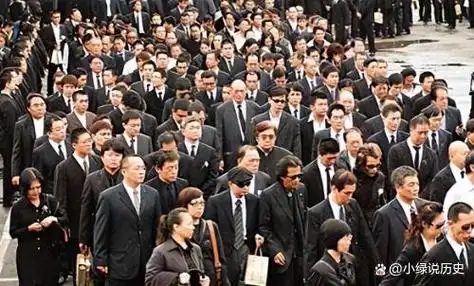 台湾黑帮头目张安乐举五星红旗游行唱响大中国期盼祖国统一