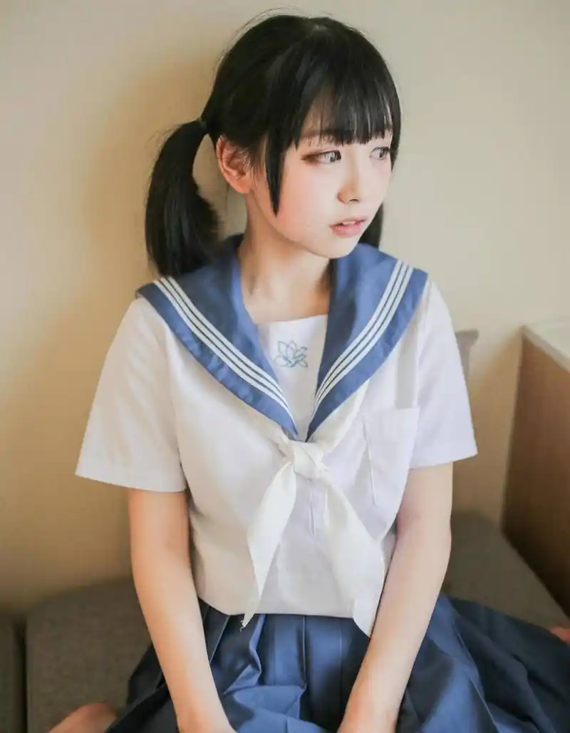 双马尾姑娘的jk制服摄影,好可爱的女孩~[捂脸]愿您们一生健康快乐!