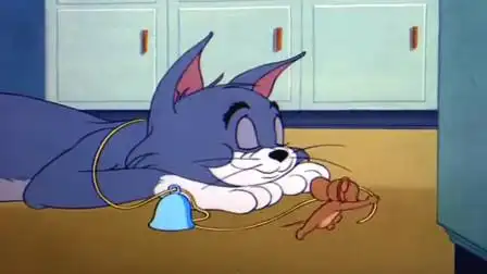 猫和老鼠:杰瑞给猫戴铃铛,没想到汤姆挺配合,还把脖子抬起来!