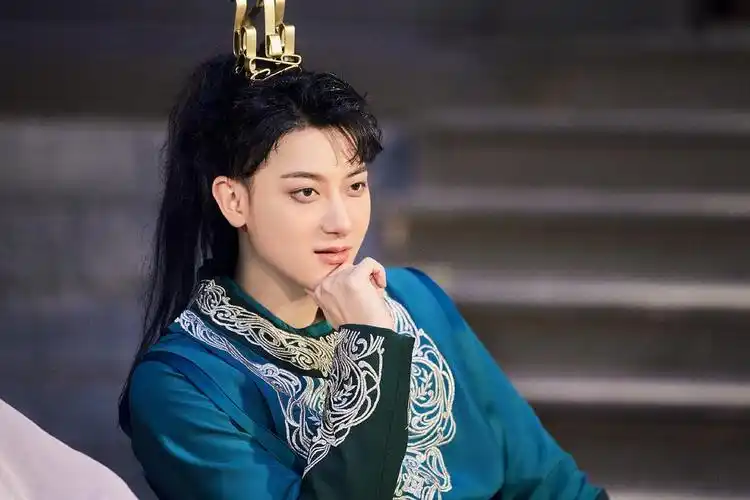 黄子韬萌探探探案