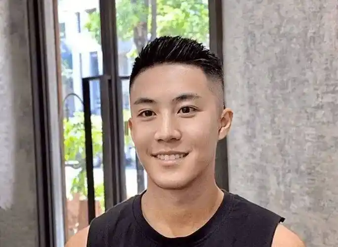 男生夏天留这几款潮流短发,阳光又帅气