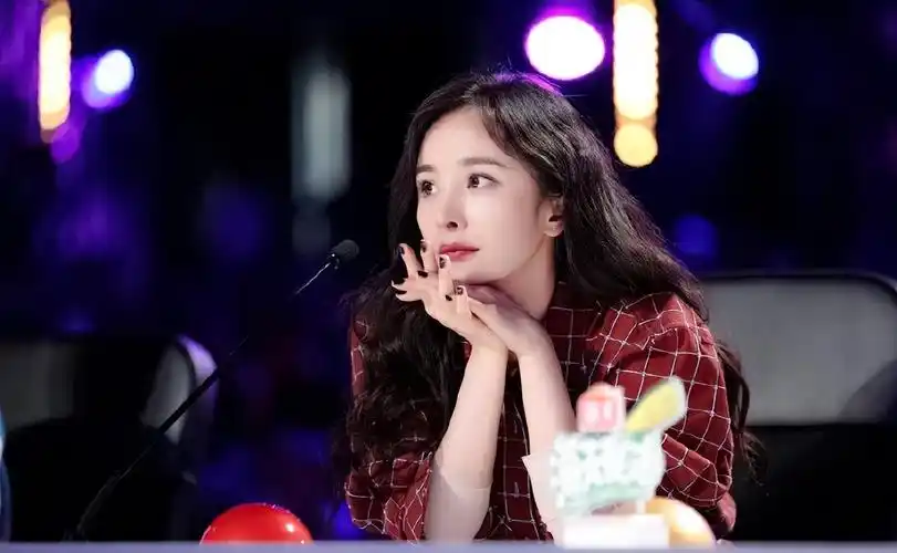 郑爽|郑爽曾在粉丝群曝景甜和张继科事件细节,还曝光杨幂与刘恺威秘事