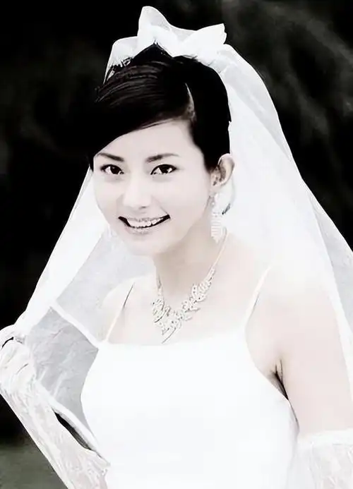 在李钰去世之前,汪雨始终不离不弃;而在李钰离世后,汪雨拒绝了媒体的