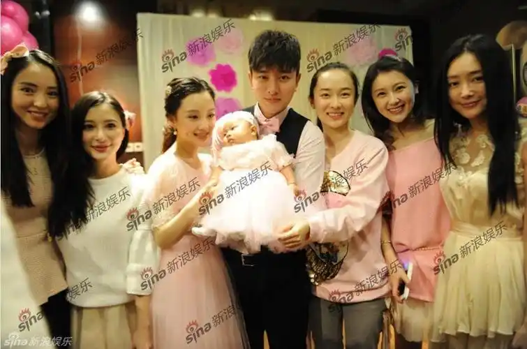 李小璐爱女百日宴