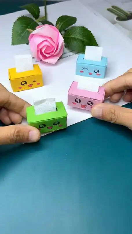 用三张纸做一个迷你抽纸盒,太可爱啦快来试试看#幼儿园创意亲子手工