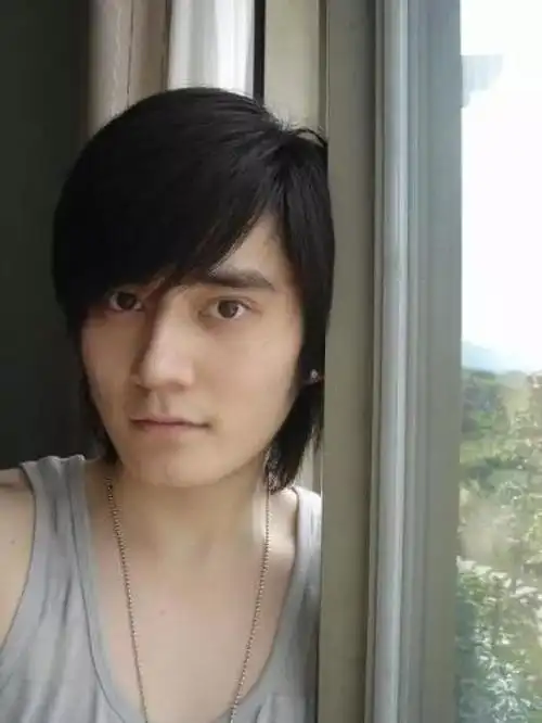 钱枫瘦20斤后帅出十倍,路人镜头下头小一圈:回到当年大学校草了