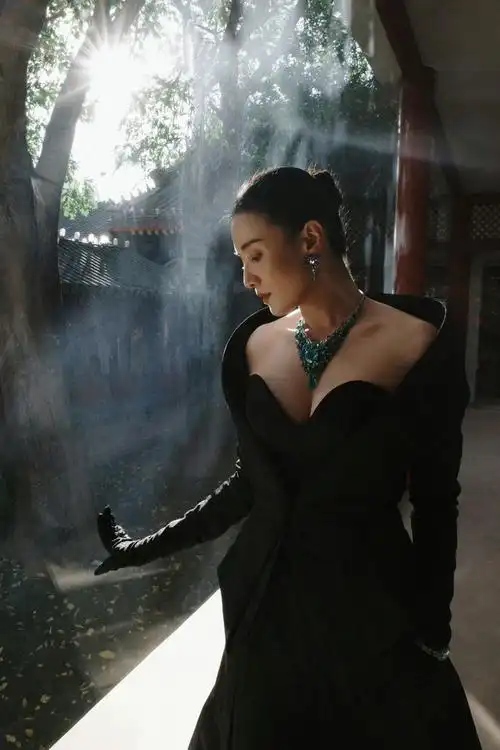 娱乐圈最美80后宋佳五官大赏,这个事业线在圈内起码排前三哦|小宋佳