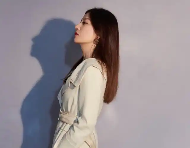 赵薇工作室晒大片高清镜头怼脸拍下赵薇45岁状态真看愣我了