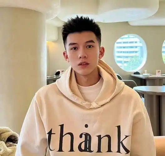 男生夏季剪短发太普通?试试这3款,剪完凉快有型,超帅气!