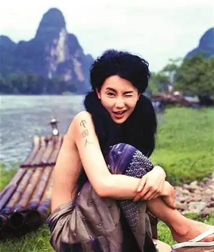 张曼玉半裸写真曝光尺度大胆网友难以接受图