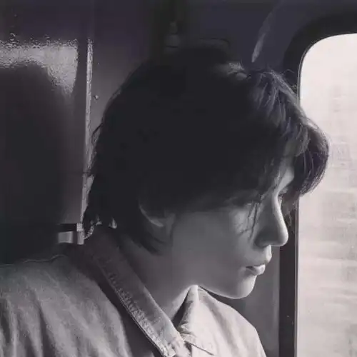 忧郁意境男头/路走到尽头了,爱你也到尽头了