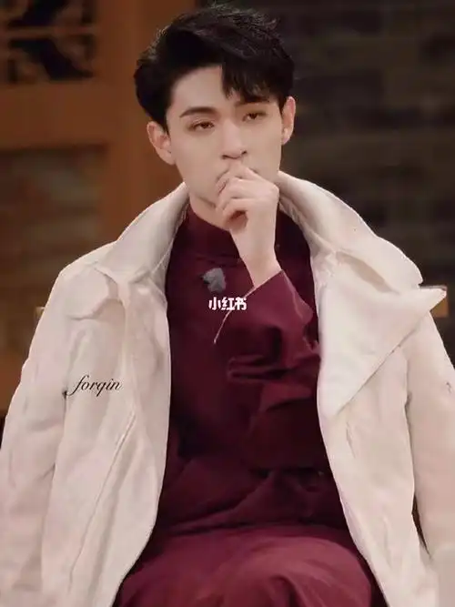 看看德云社秦霄贤的照片吧