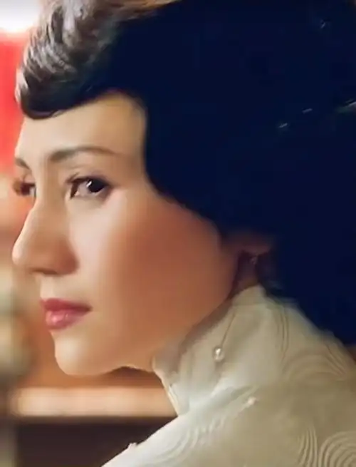 袁泉经典回眸气质绝了78旗袍同珍珠耳环