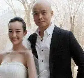 从金牌主持人到街头商演如今出家为僧乐嘉到底错在哪