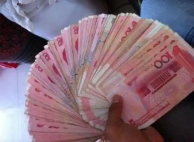 微博热搜榜(女儿出生婆婆送来一万红包)