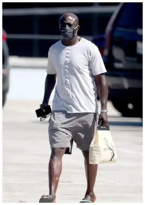 超模黑人前夫57岁似小伙,混血娃颜值随爸,海蒂比朱莉