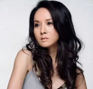 虽然家境贫寒,但她却很坚强.