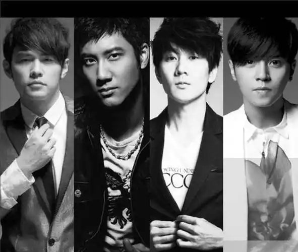 在百科词条里, "新四大天王"的名单上,赫然可见周杰伦,林俊杰,王力宏