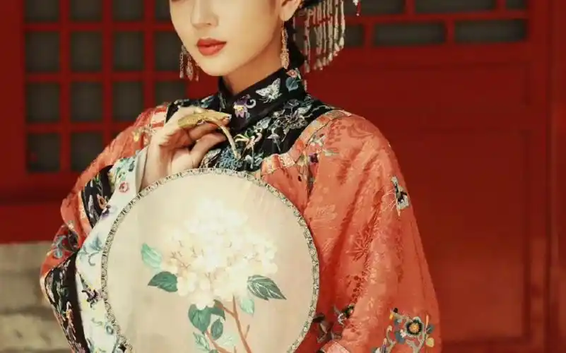 快来康康【何瑞贤】小姐姐的古装宫廷风造型,氛围感直接拉满!