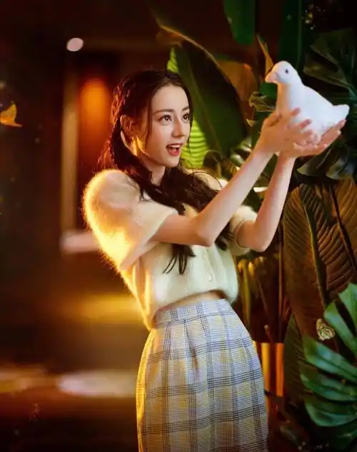 迪丽热巴的饰品搭配!私下日常生活的搭配让人意想不到的好看