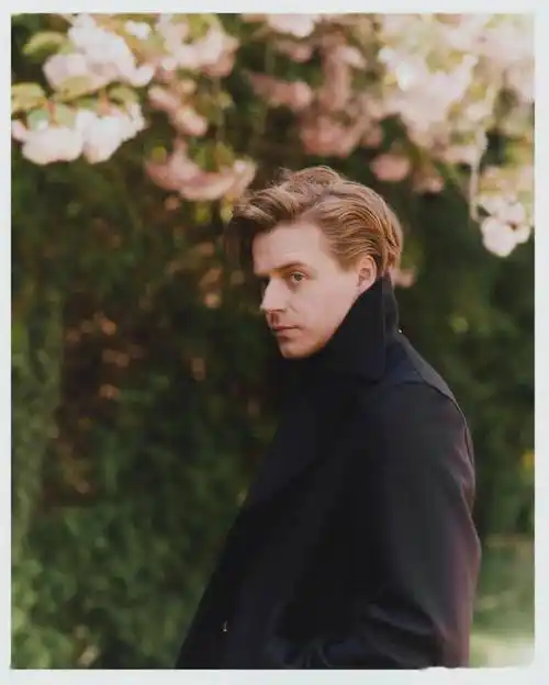 英国男星杰克劳登时尚写真大片金发男神风度翩翩