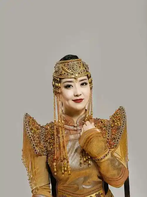 p>格格,原名蒙克其其格,8月1日出生于内蒙古自治区赤峰市克什克腾旗