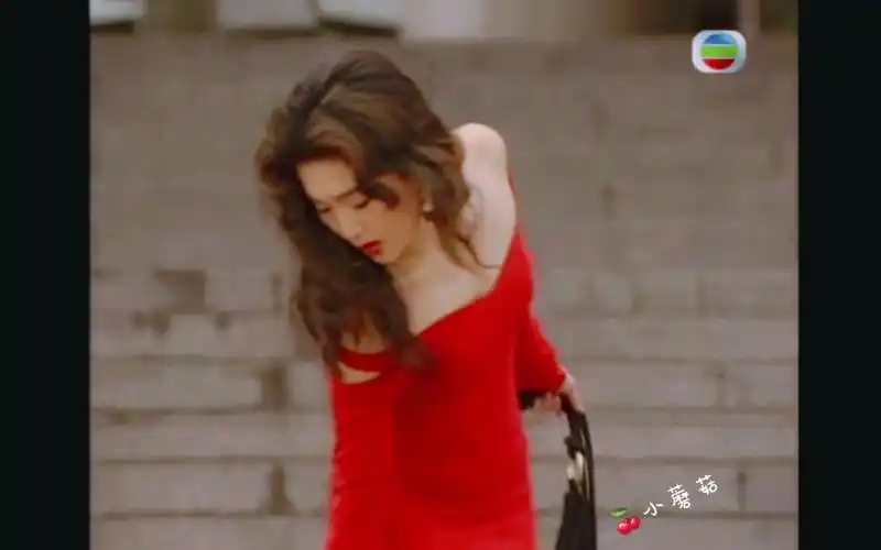 温碧霞火玫瑰的海潮行走的穿搭指南