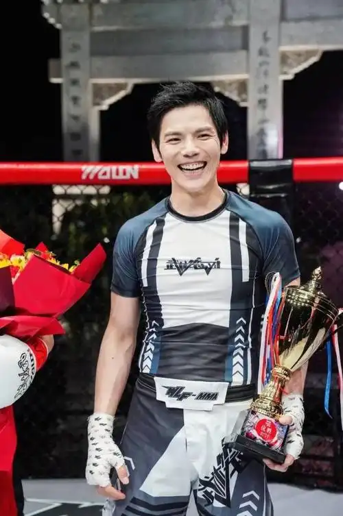 向佐:药水,服了吗?