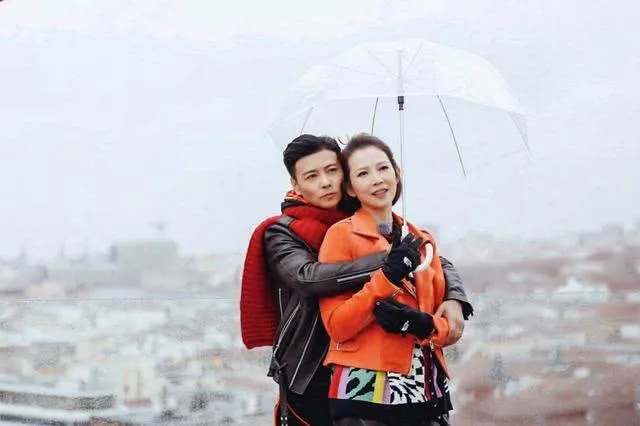 原创四夫妻解锁新姿势蔡少芬扎小辫减龄20岁与张晋对视直接三杀