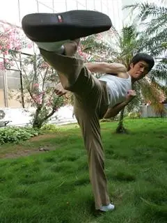 喜欢李小龙请进--100%自制壁纸240*320(二)