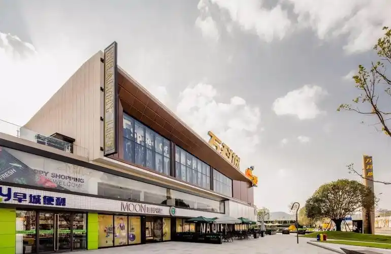 踩盘记 | 选择昆明万科城 与双地铁站为邻 内享缤纷商业街