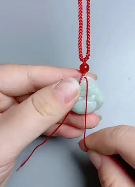 吊坠绳打结方法