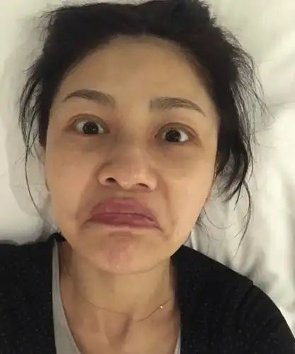 也常常扮鬼脸做出各种表情包,网友们大呼真是喜剧细胞极强的一家啊