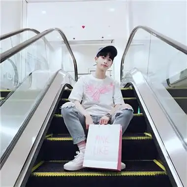 比心帅气男头五官清晰,男生头像图片