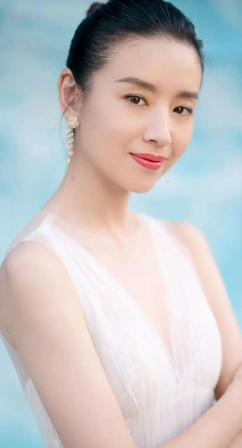 女神董洁高清写真图集,知性优雅,尽显迷人风姿