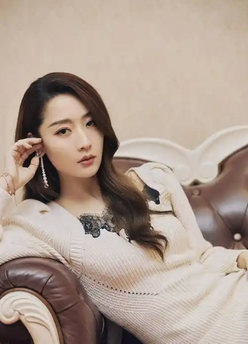 原创没想到白冰这么会穿身穿一件针织连衣裙保暖洋气优雅大方