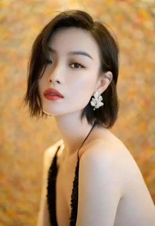 半个娱乐圈的女明星都在剪"齐肩短发",优雅有气质,特考验颜值