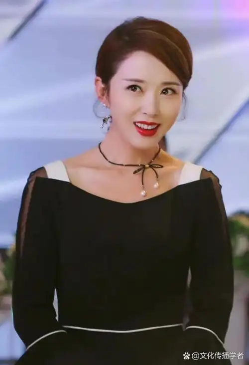 颜丹晨:颠覆思维,收获幸福婚姻,44岁仍勇敢生子 颜丹晨,一位才华横溢