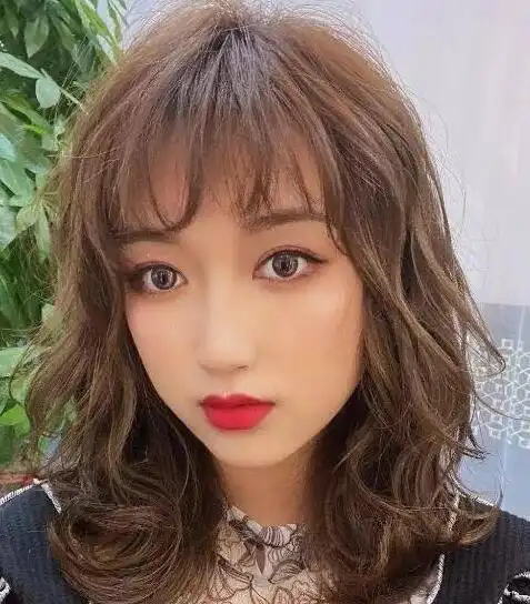 卷发2021中长发大卷,气质好看又显脸小_发型造型_宝妈时尚生活网