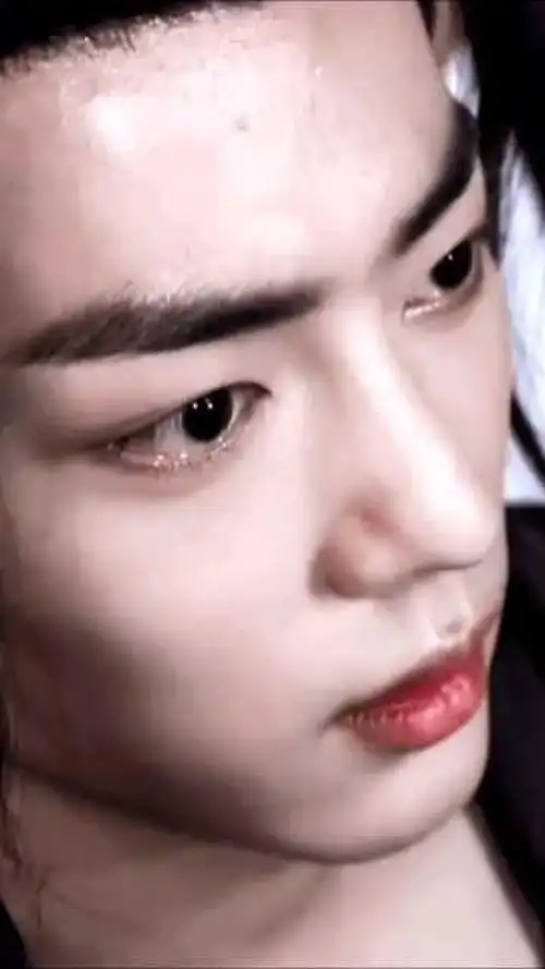 肖战的鼻子真的很好看啊,鼻梁高挺,山根端秀,鼻头圆满!