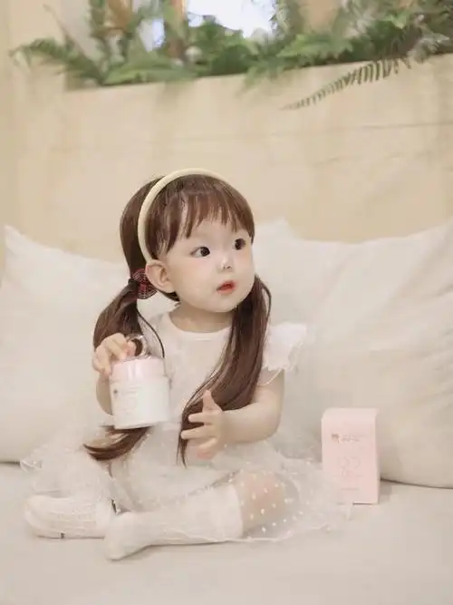 现在快1岁的小宝,越来越有小女孩的感觉了,不像婴儿时期啦~#萌娃养成